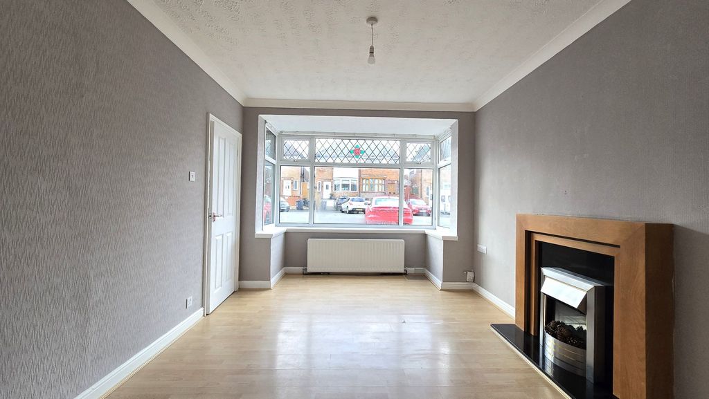 Property photo 3 of 10 Living Room