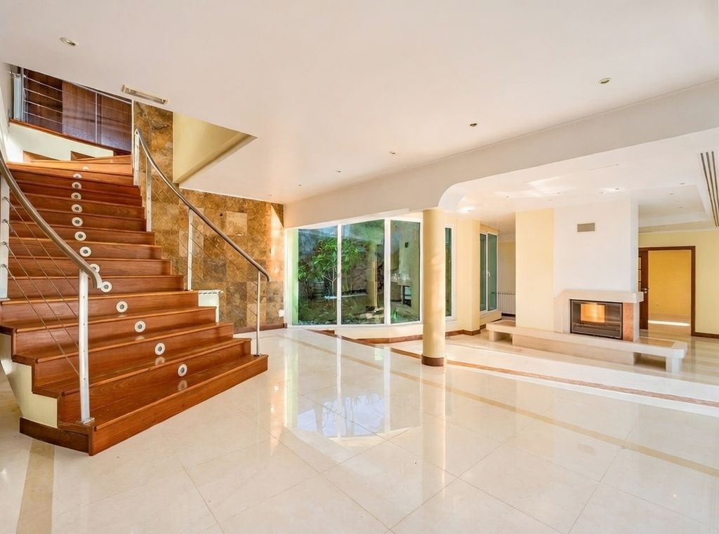 Property photo 1 of 33
