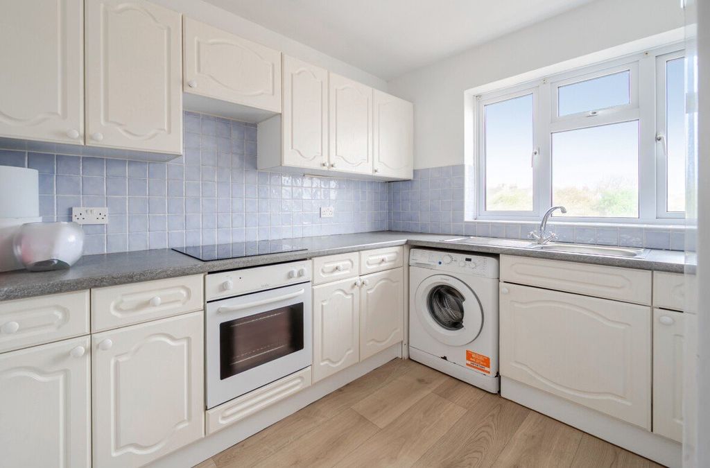 Property photo 2 of 12 Picture No. 32