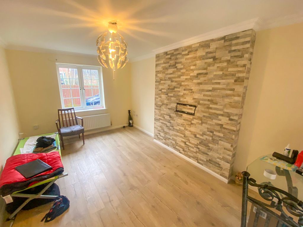 Property photo 3 of 10 Front