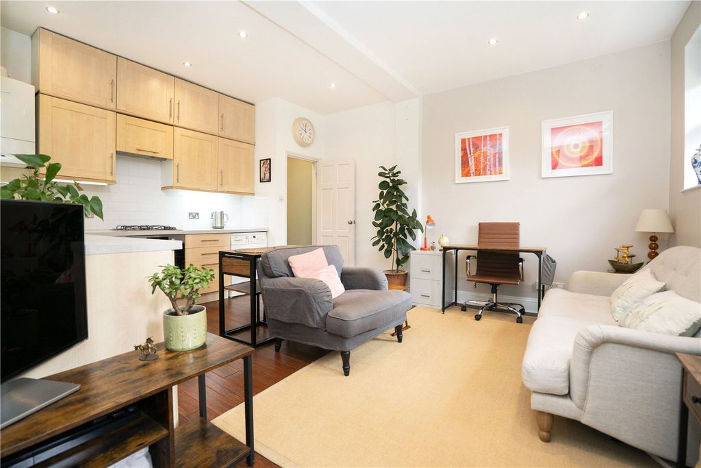 Property photo 2 of 13 Picture No. 35