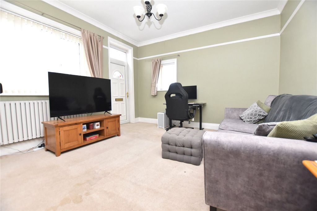 Property photo 2 of 24 Picture No. 16