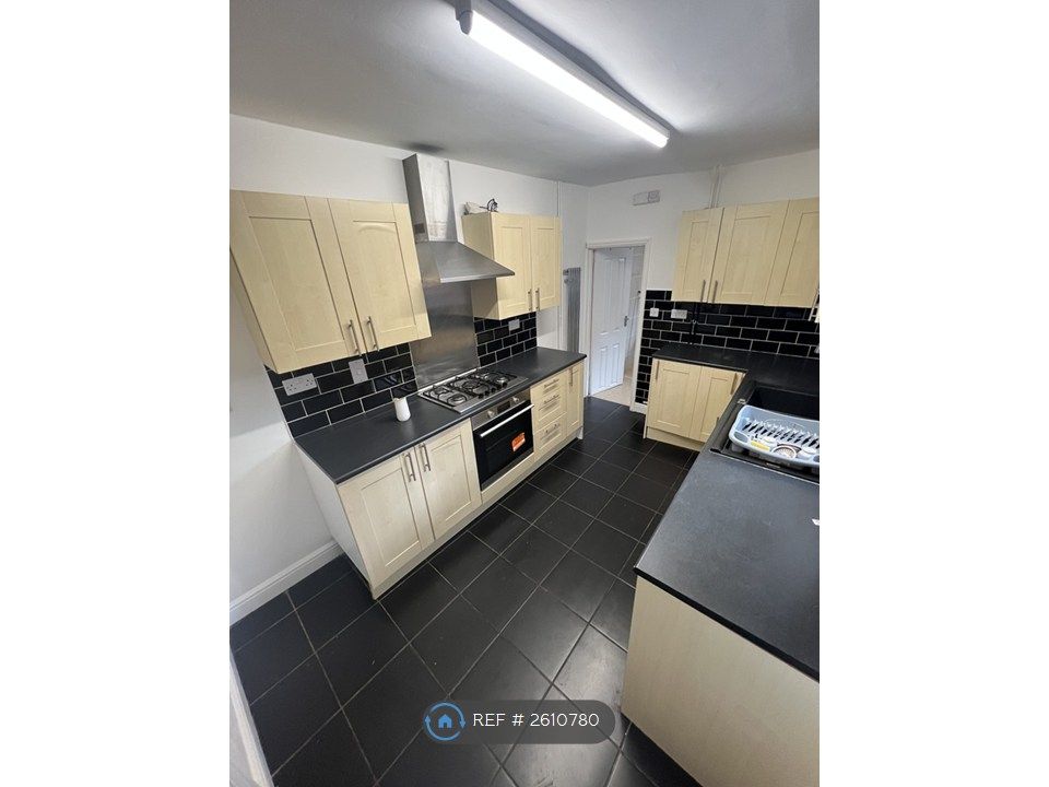 Property photo 1 of 18 Kitchen