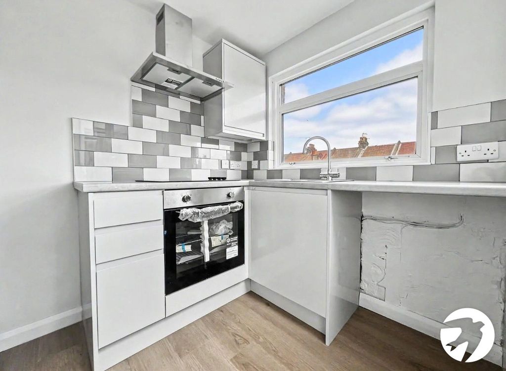 Property photo 2 of 10 Kitchen