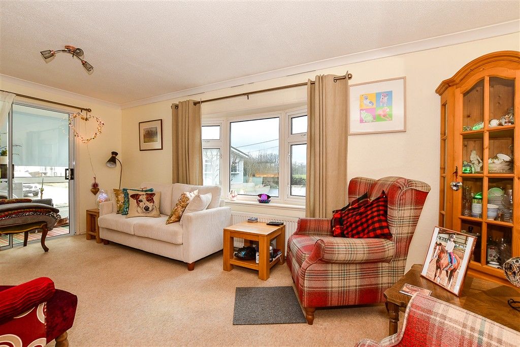 Property photo 3 of 8 Lounge