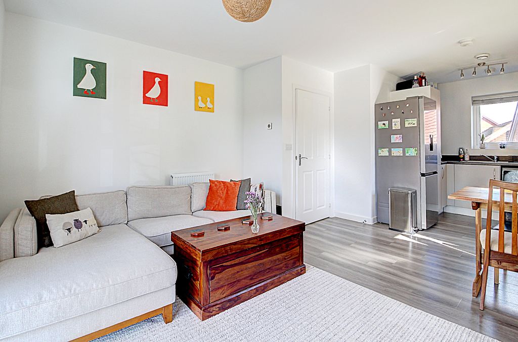 Property photo 3 of 13 Lounge