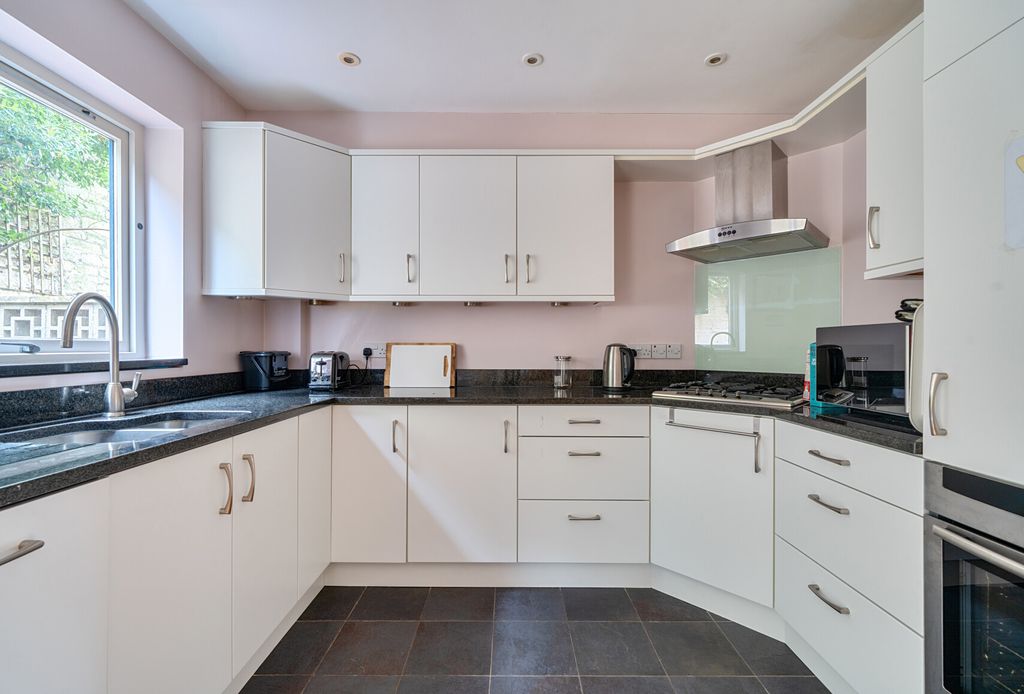 Property photo 2 of 17 Kitchen