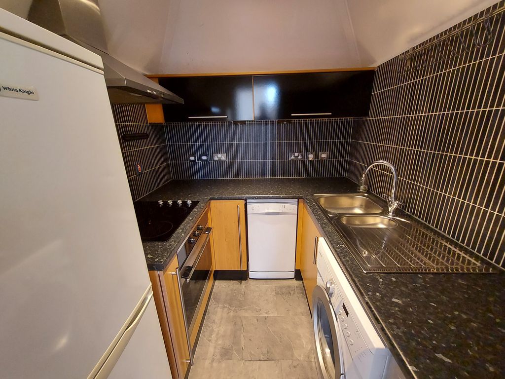 Property photo 3 of 6 Kitchen