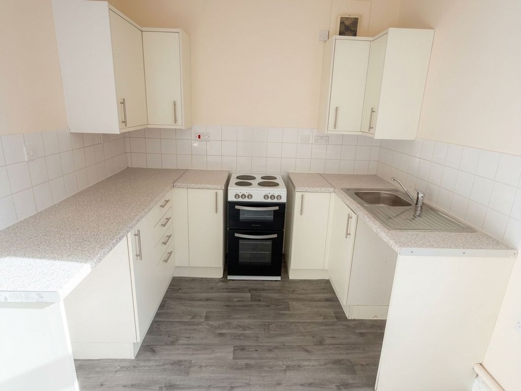 Property photo 2 of 7 Kitchen