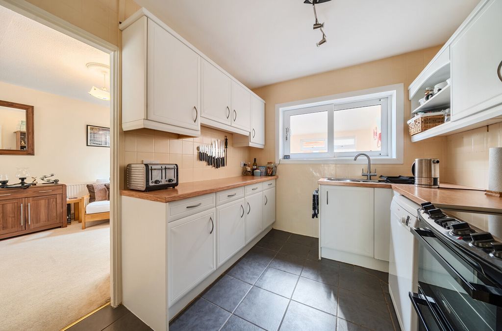 Property photo 3 of 21 1355189-12-68c80F...