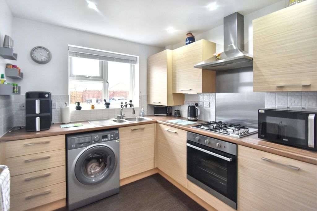 Property photo 2 of 19 Kitchen