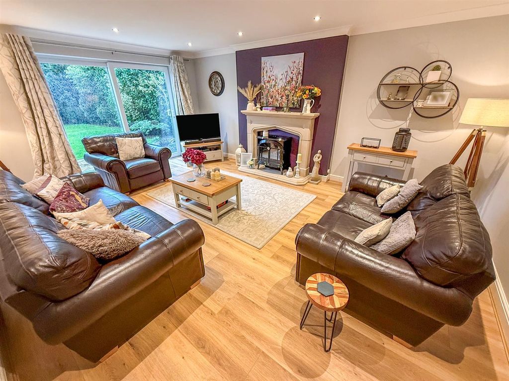 Property photo 2 of 25 Lounge