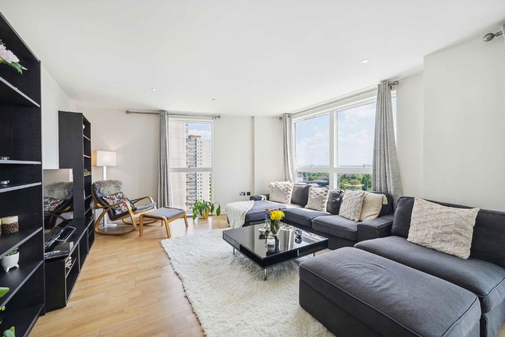 Property photo 2 of 8