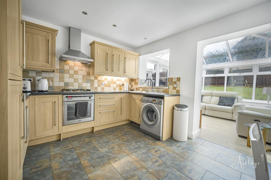 Property photo 2 of 17 Kitchen/Dining Room