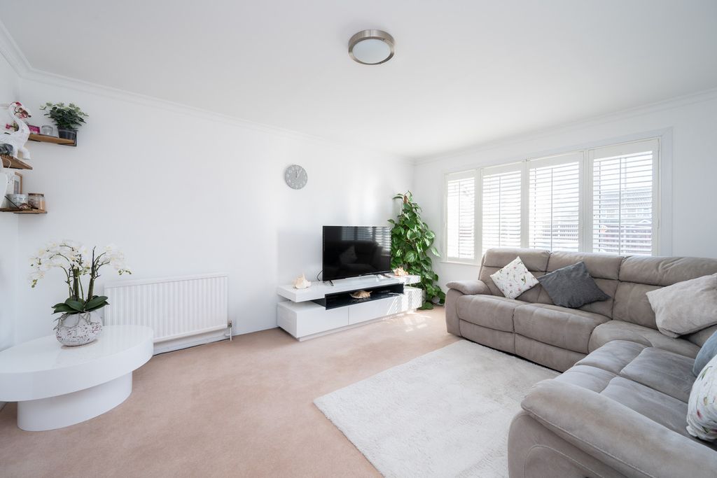Property photo 2 of 25
