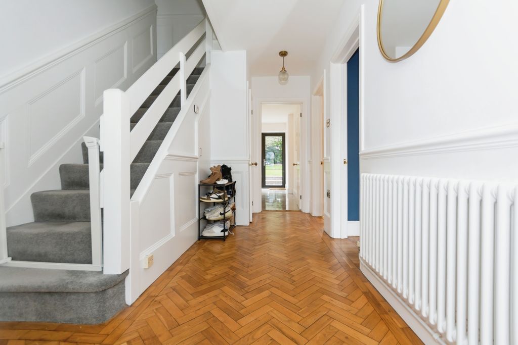 Property photo 2 of 22 Hallway