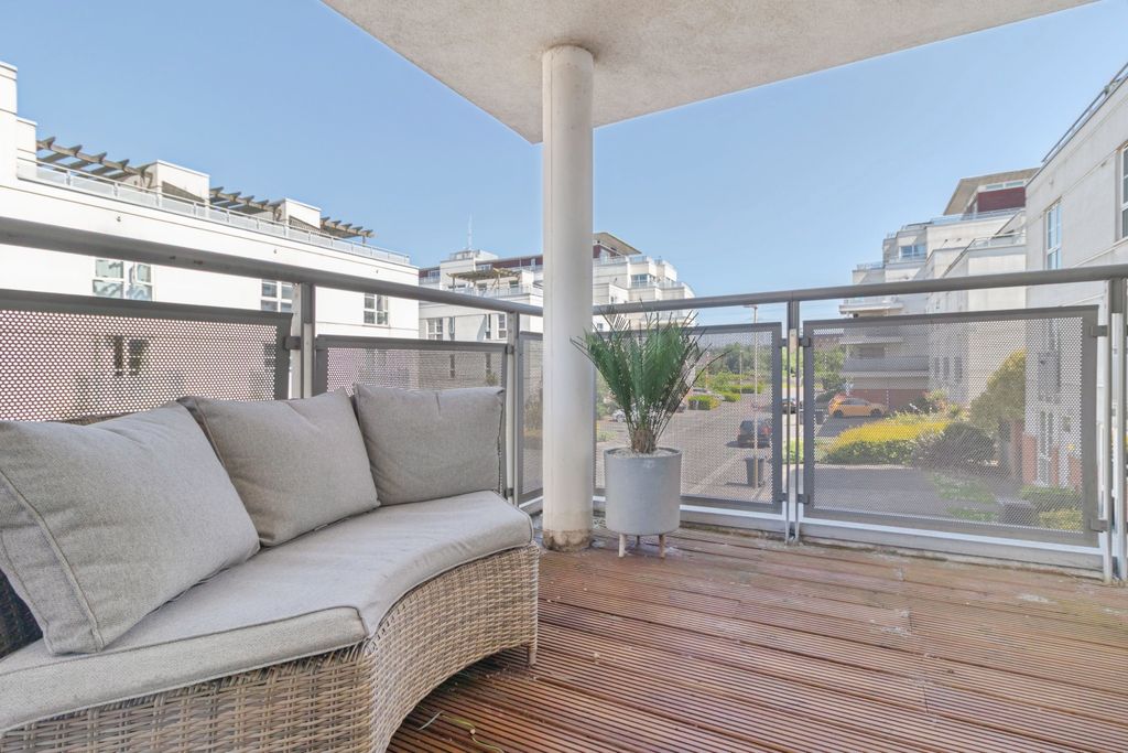 Property photo 1 of 20 28_Balcony