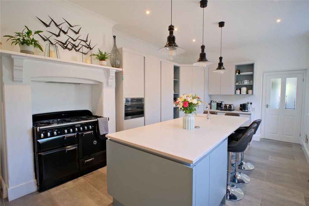 Property photo 2 of 35 Picture No. 27