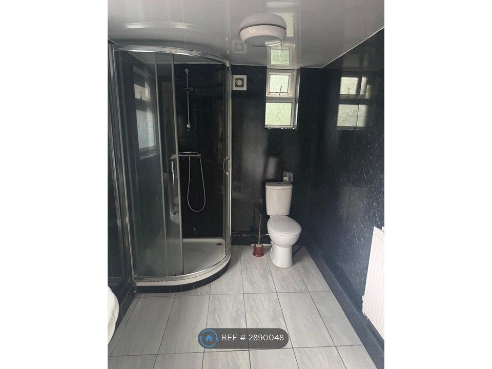 Property photo 3 of 9 Bathroom