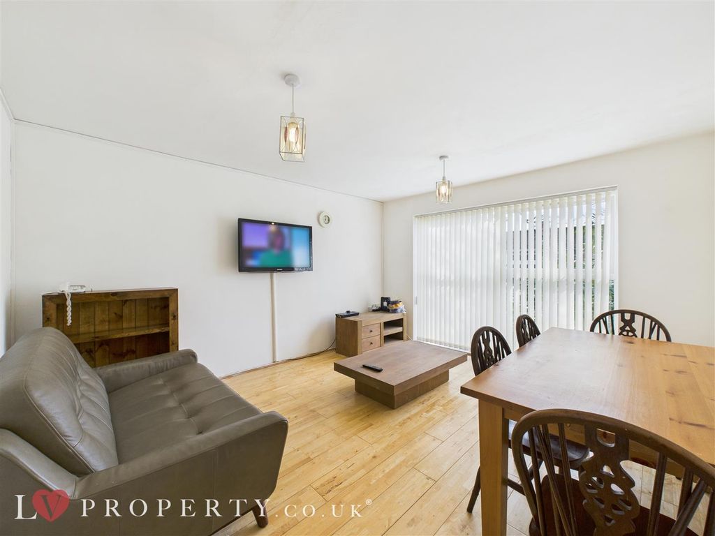 Property photo 1 of 9 Cam05016G0-Pr0041-St