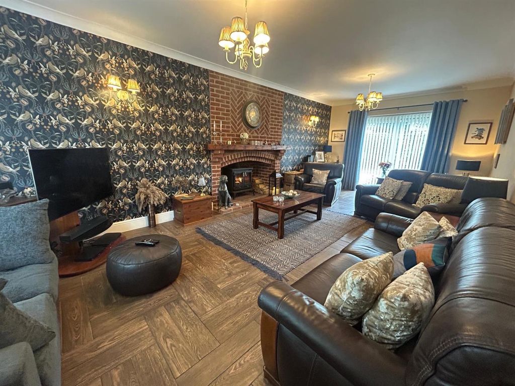 Property photo 3 of 37