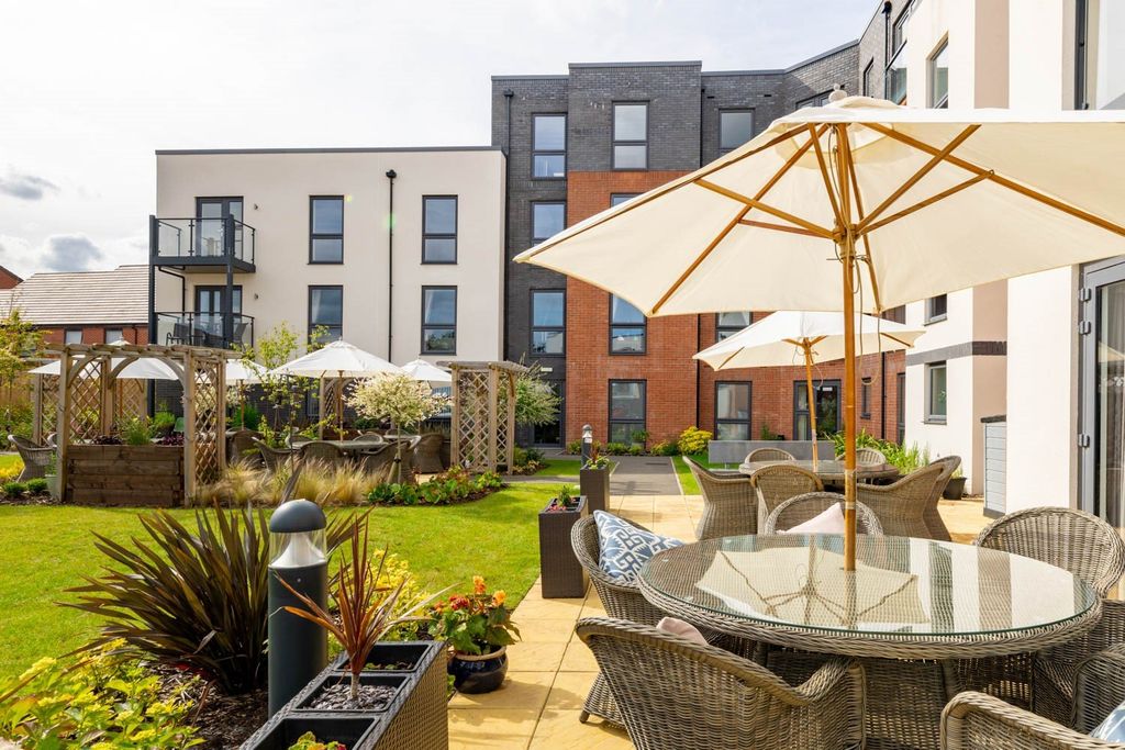 Property photo 3 of 17 Wheatley Place, Shirley - Patio Garden