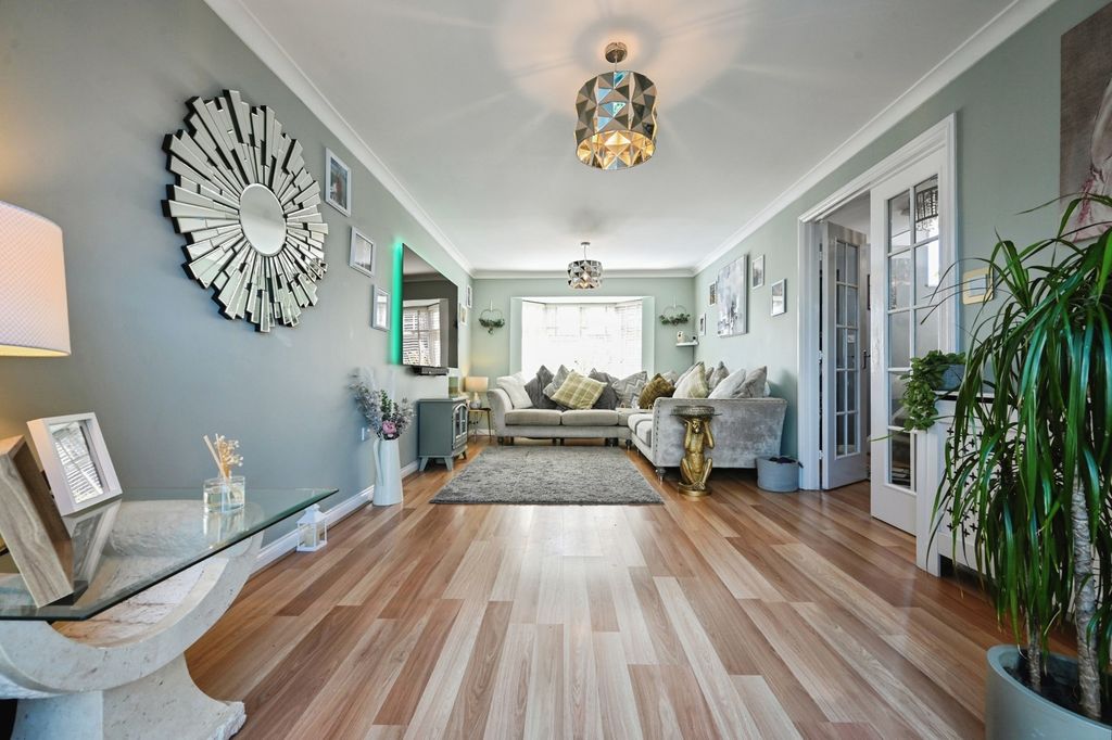 Property photo 3 of 25 Pbox-Img.Jpg