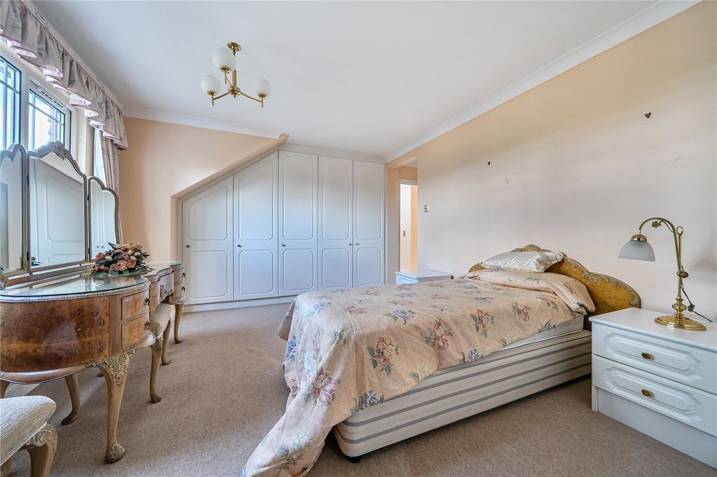 Additional image 9 of 3 bed flat for saleCulloden Road, Enfield EN2