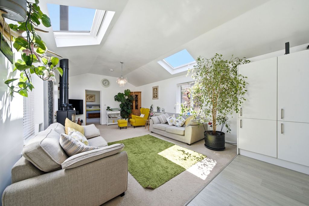 Property photo 2 of 33