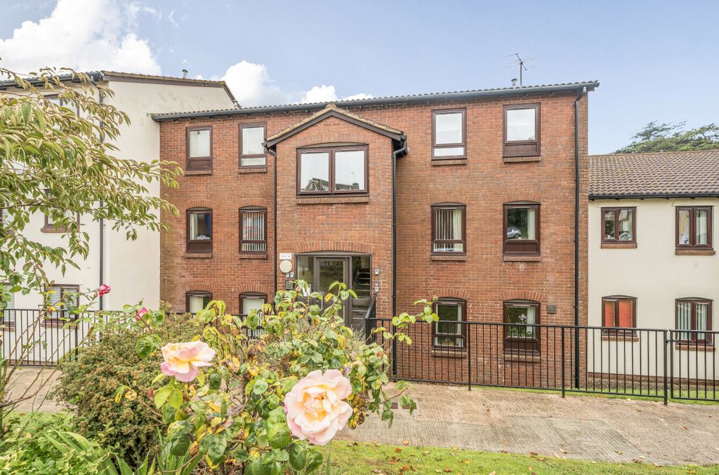 Property photo 2 of 15 2 - 1358952-11-68Df96...