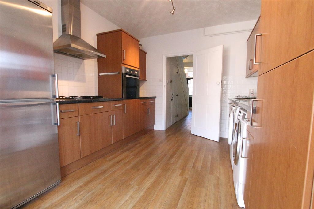 Property photo 3 of 12 Kitchen