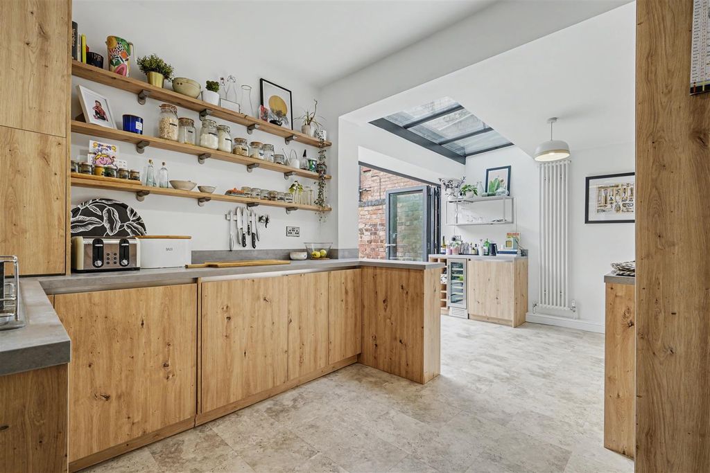 Property photo 3 of 26 Kitchen