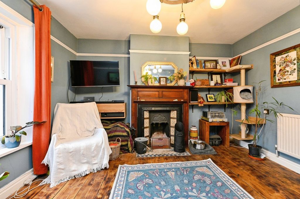 Property photo 3 of 18