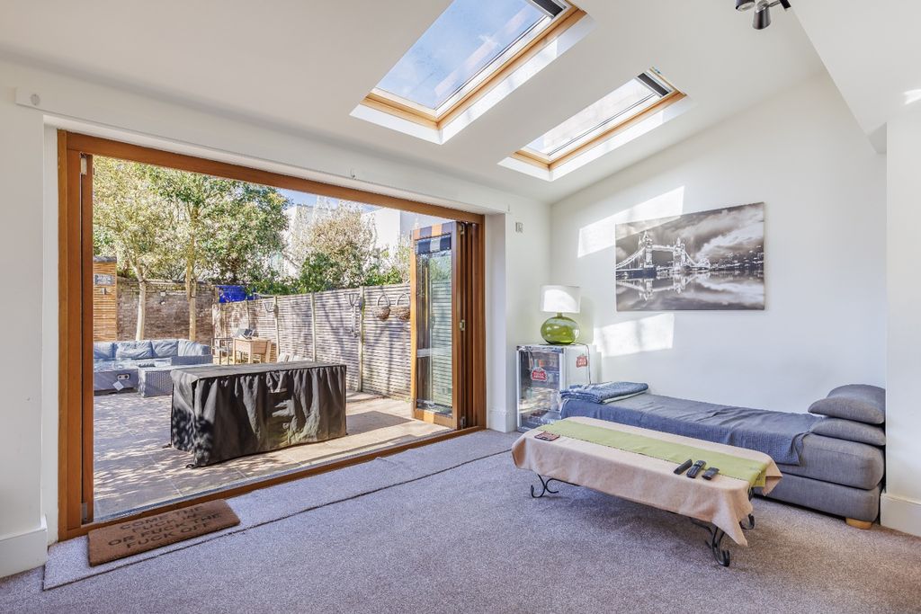 Property photo 2 of 29 4647721