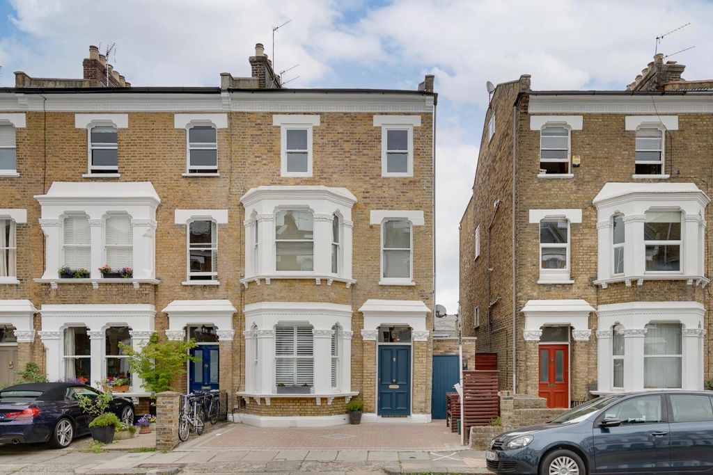 Property photo 1 of 9 Exterior