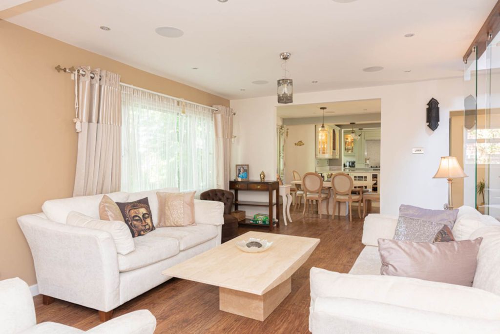 Property photo 3 of 33