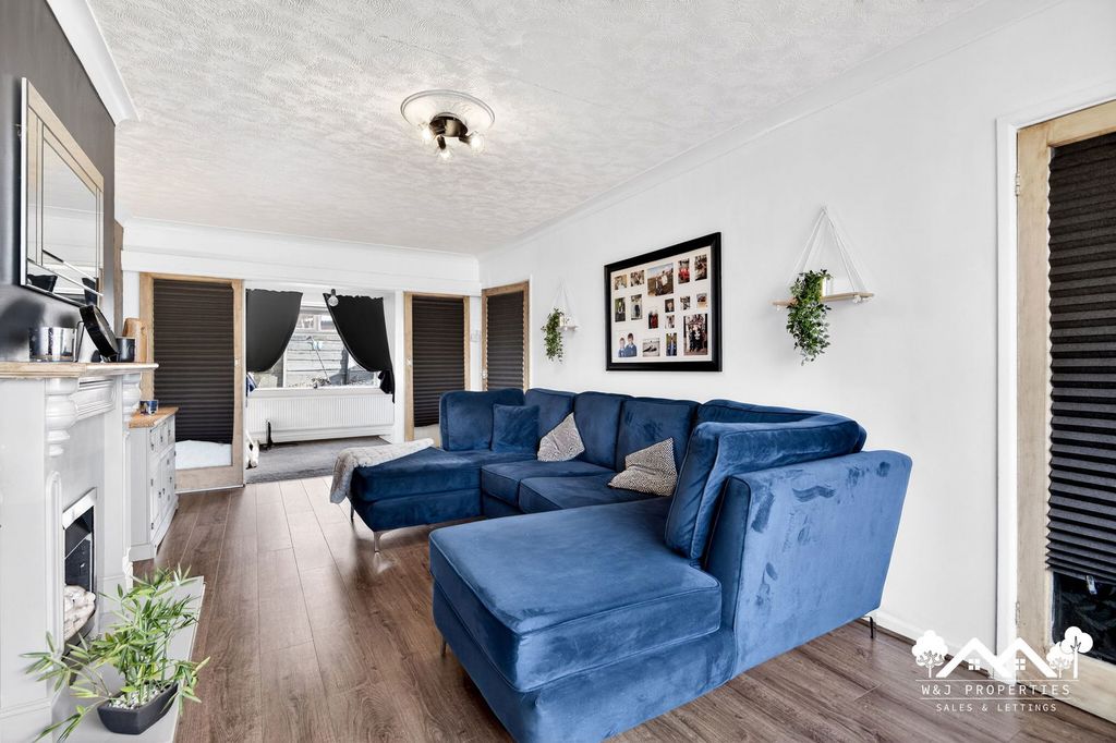 Property photo 3 of 36