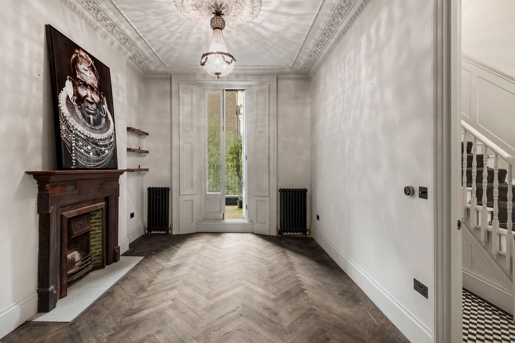 Property photo 2 of 25