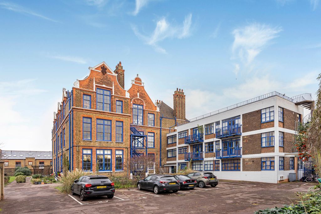 Property photo 1 of 29 Exterior