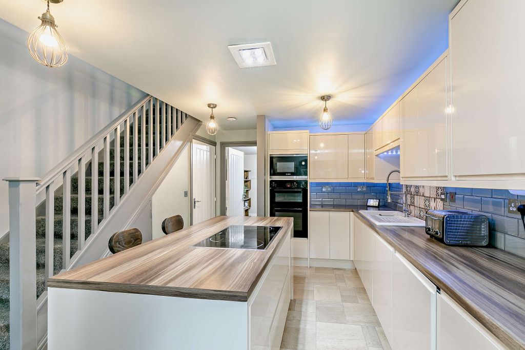 Property photo 3 of 22 Kitchen