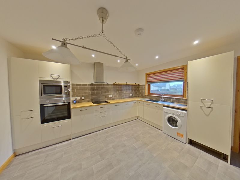 Property photo 1 of 8 Photo 7