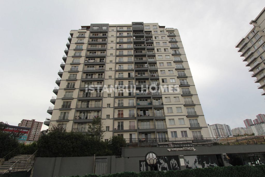 Property photo 1 of 12