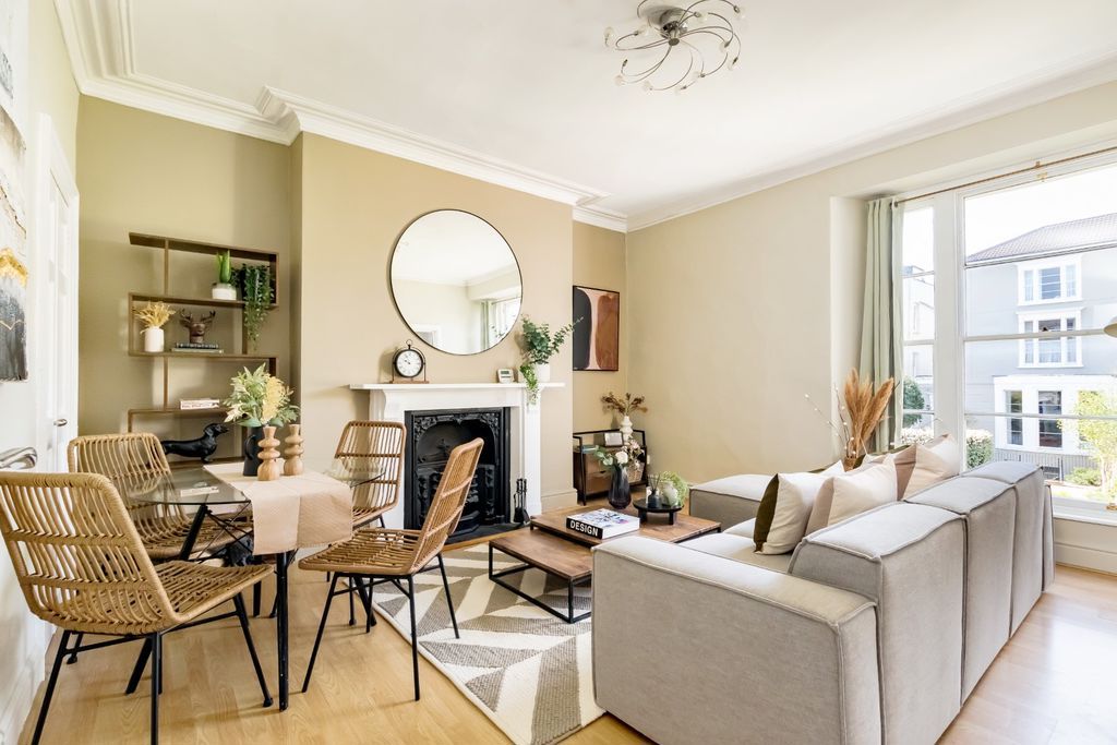 Property photo 2 of 14 Sitting/Dining Room