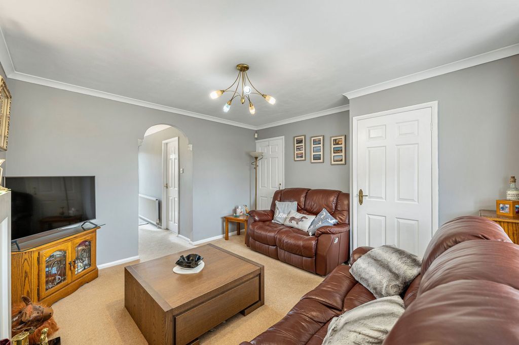 Property photo 2 of 27