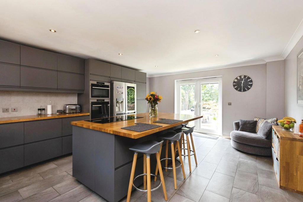 Property photo 3 of 23 Pbox-Img.Jpg