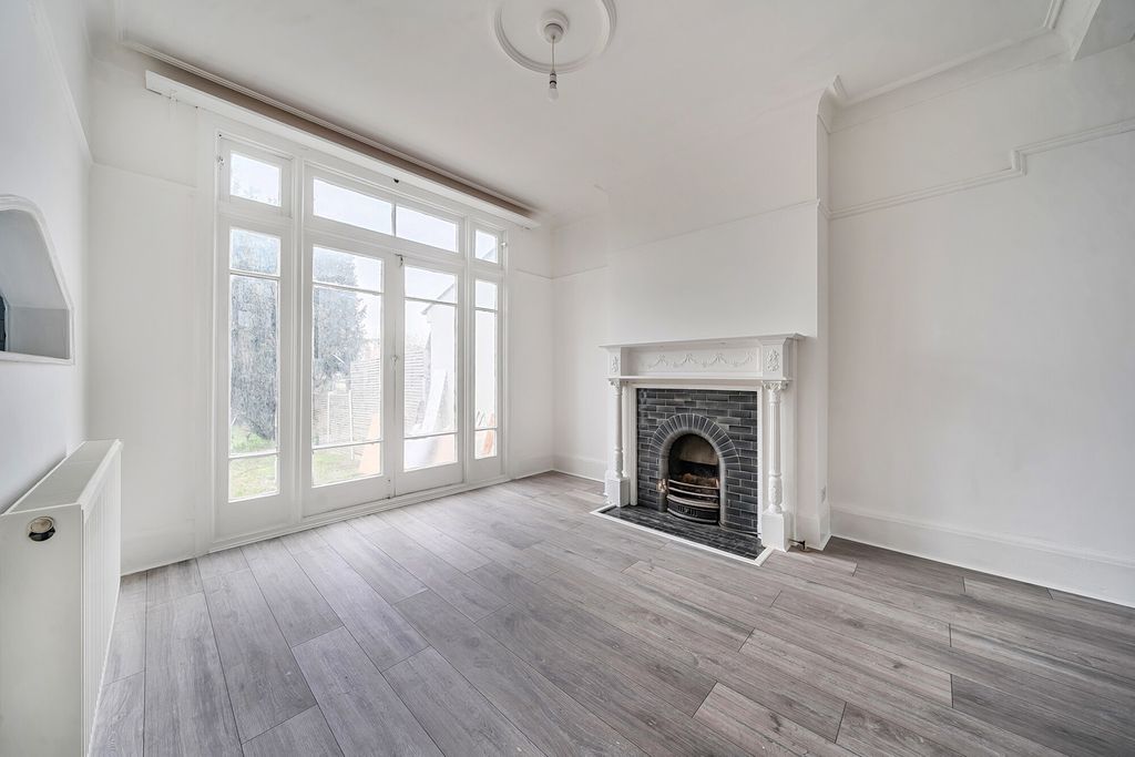 Property photo 3 of 24 Reception