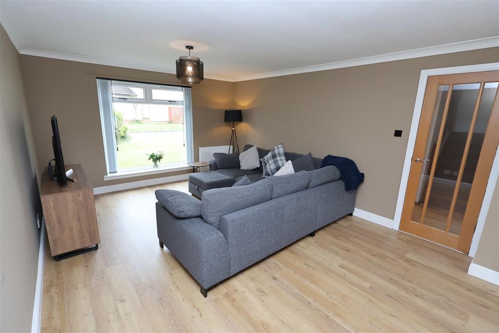 Property photo 2 of 27