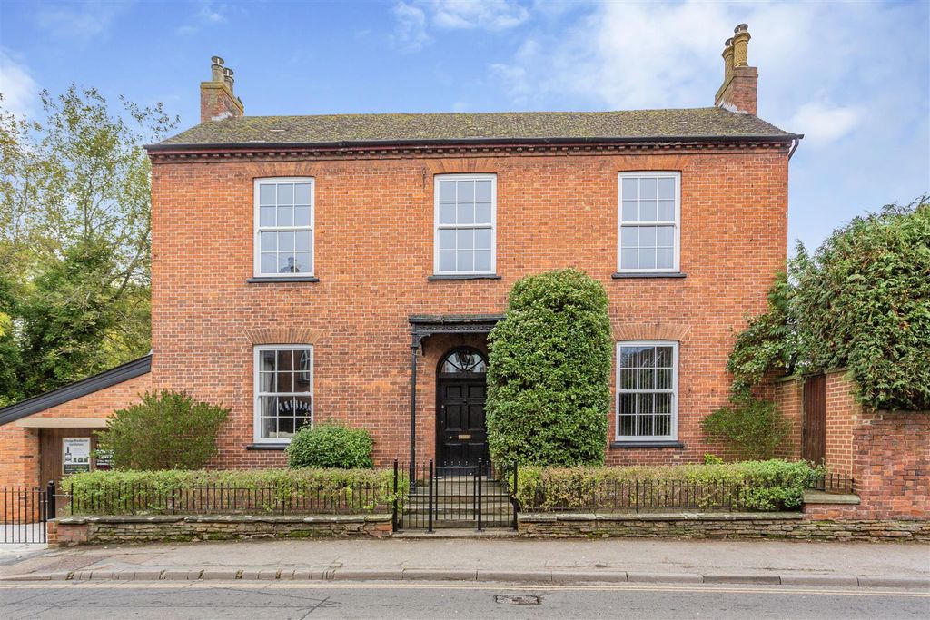 Property photo 1 of 51
