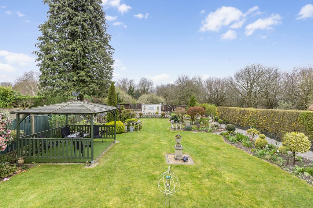 Property photo 2 of 26