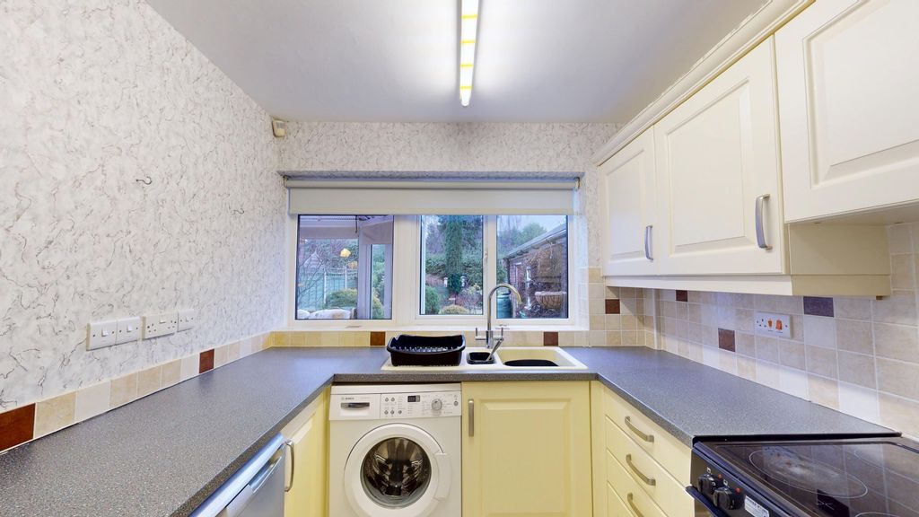 Property photo 2 of 20 3894854